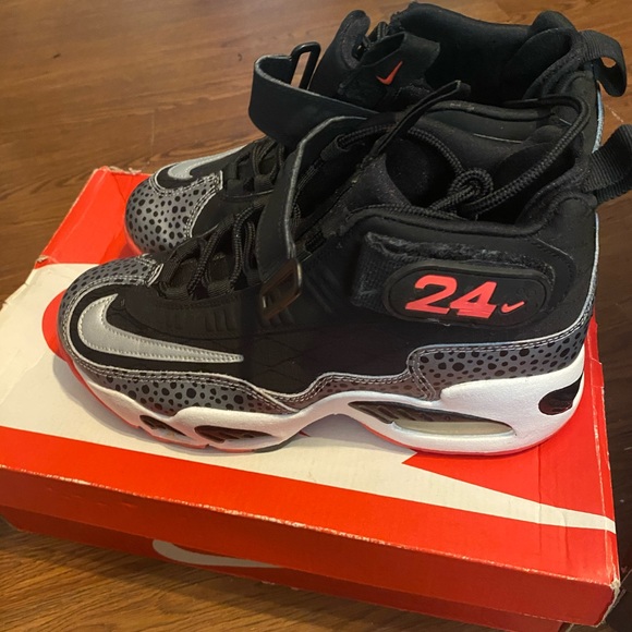 Nike - Picture 4 of 4